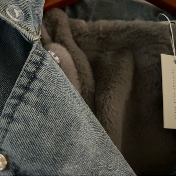 NWT Bellezza Republic Short Denim Jacket, Faux fur, L, with original package - Picture 5 of 15